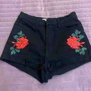Black cuffed shorts with rose decals